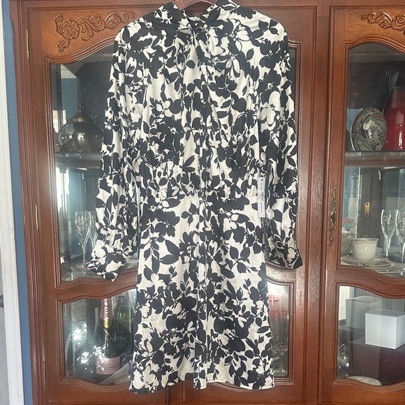 Emma & Michele Dresses & Skirts - Black & White Floral Tie-Neck Womens Dress